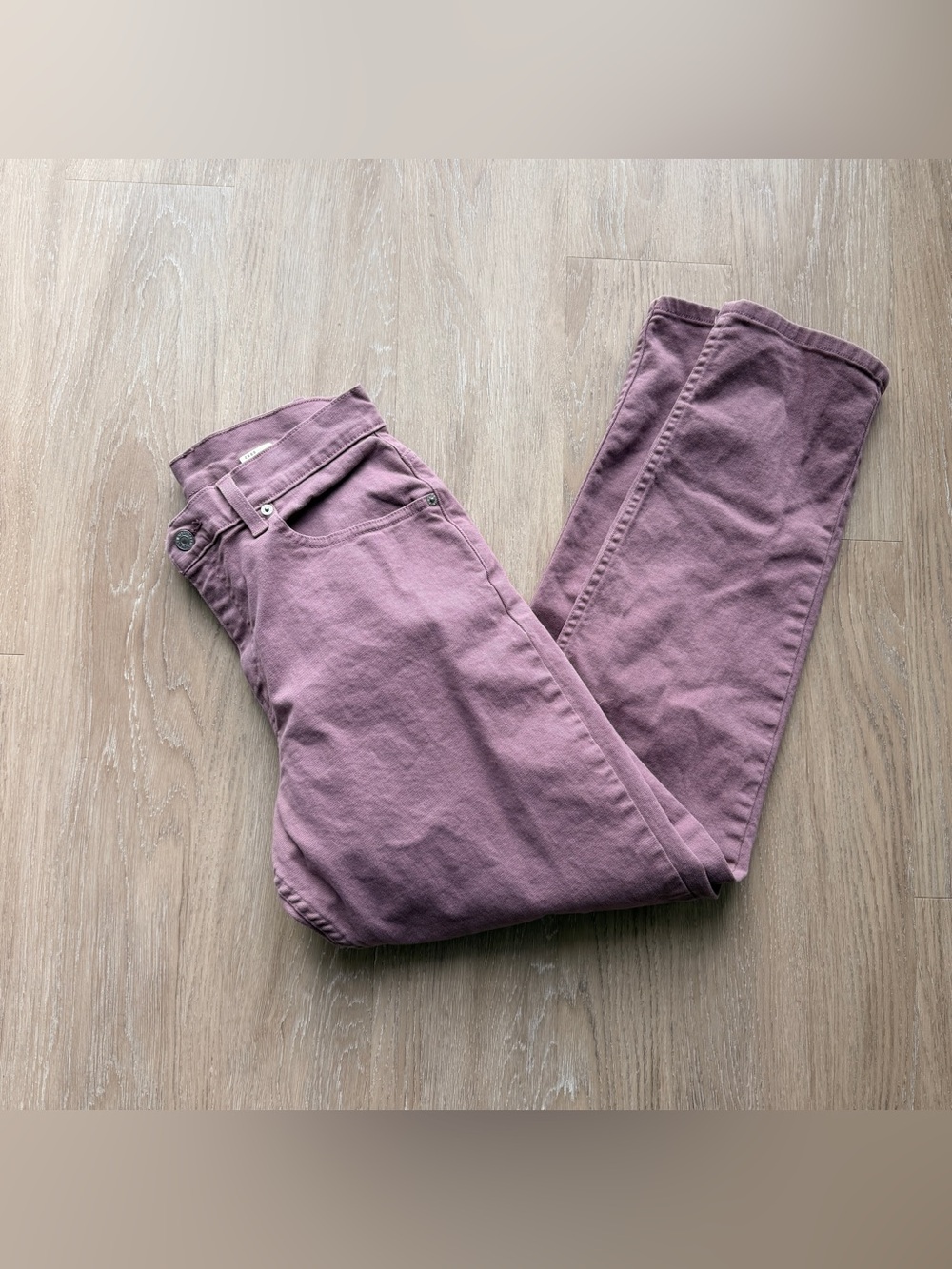 Vintage Levi’s mauve relaxed fit jeans
